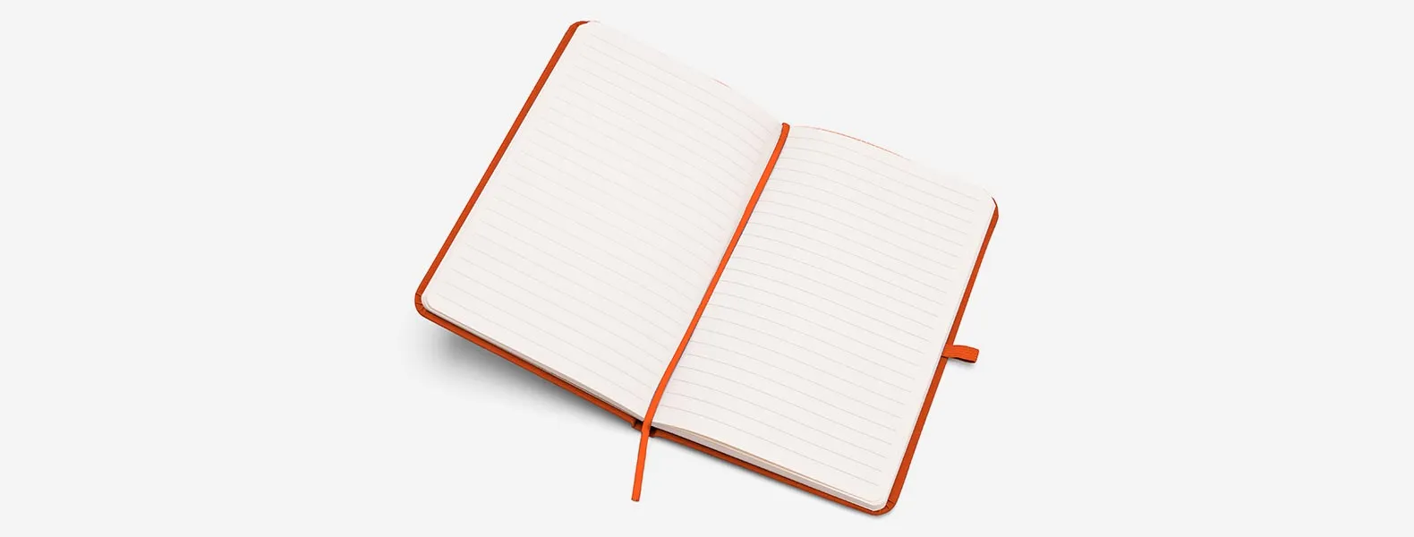 Caderneta para anotações laranja com capa dura. Conta com 80 folhas pautadas, porta caneta e elástico para fechamento Gramatura da folha de 70 g/m2