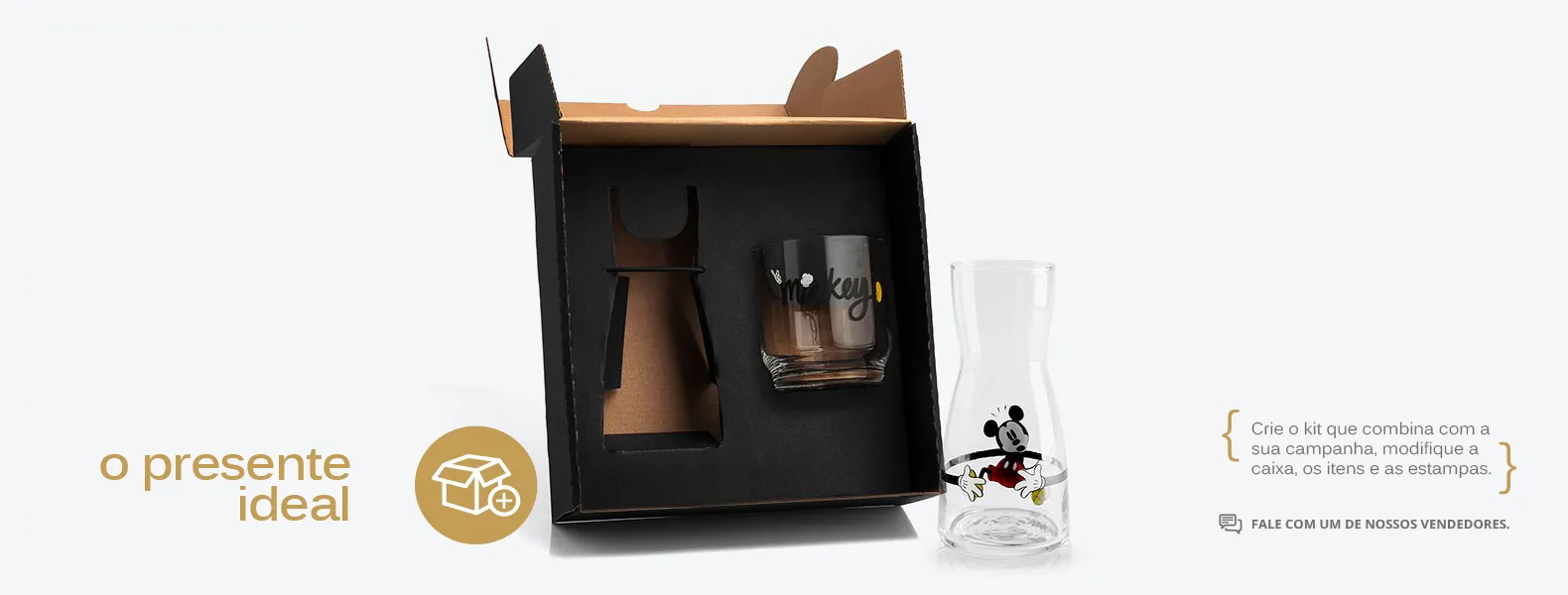 Kit personalizado contendo uma moringa com copo Mickey em vidro e embalagem.