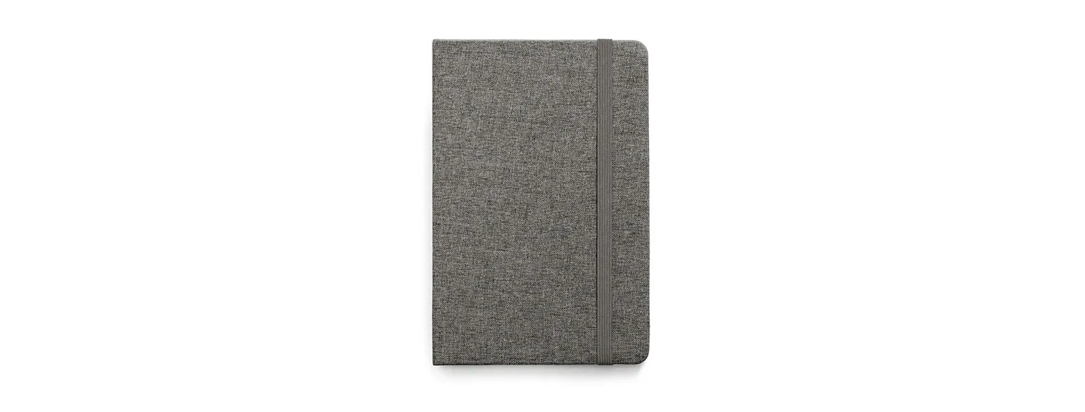 Caderno para anotações com capa dura revestida de Poliéster cinza. Conta com 80 folhas pautadas, marca página e elástico para fechamento. Gramatura da folha de 70 g/m2