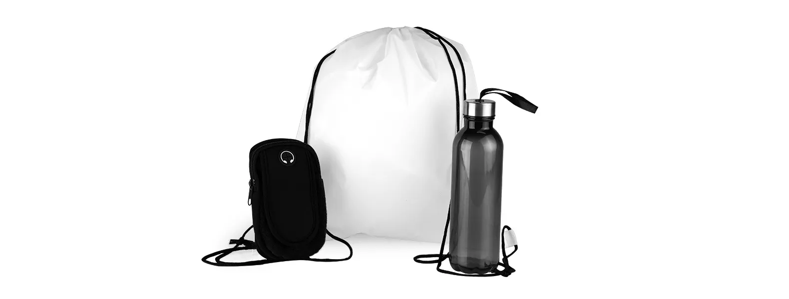 Kit boas vindas. Conta com mochila em nylon 420 branca; garrafa pet na cor preta e braçadeira esportiva para celular.