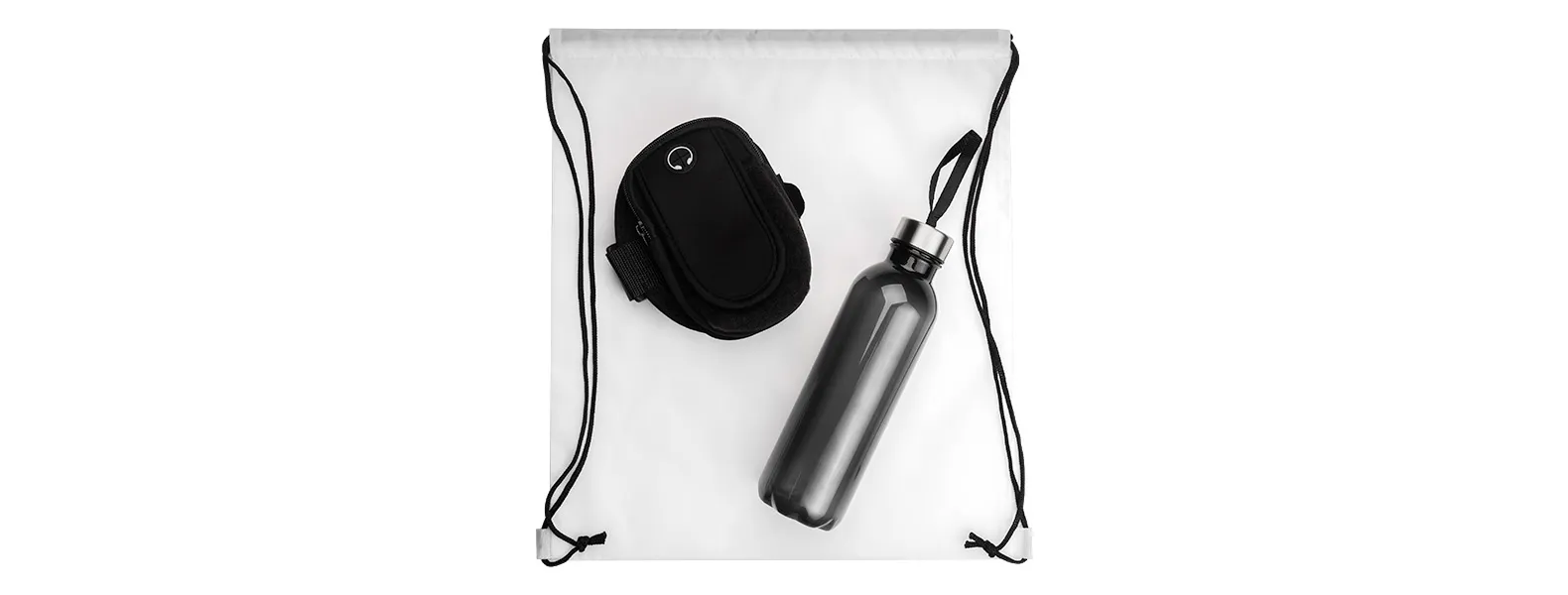 Kit boas vindas. Conta com mochila em nylon 420 branca; garrafa pet na cor preta e braçadeira esportiva para celular.
