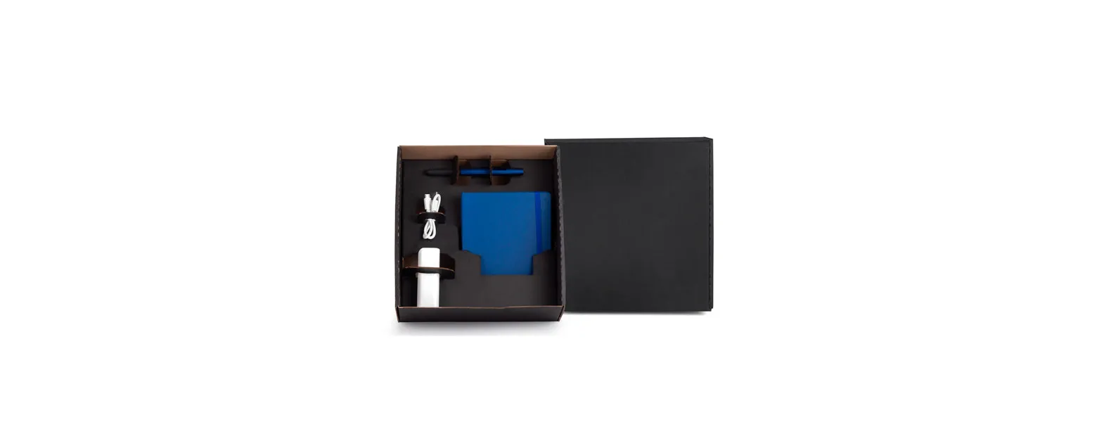 Kit composto por carregador portátil USB em plástico ABS para celular/smartphone/Tablet; caderno para anotações azul com capa dura e caneta esferográfica em ABS azul.