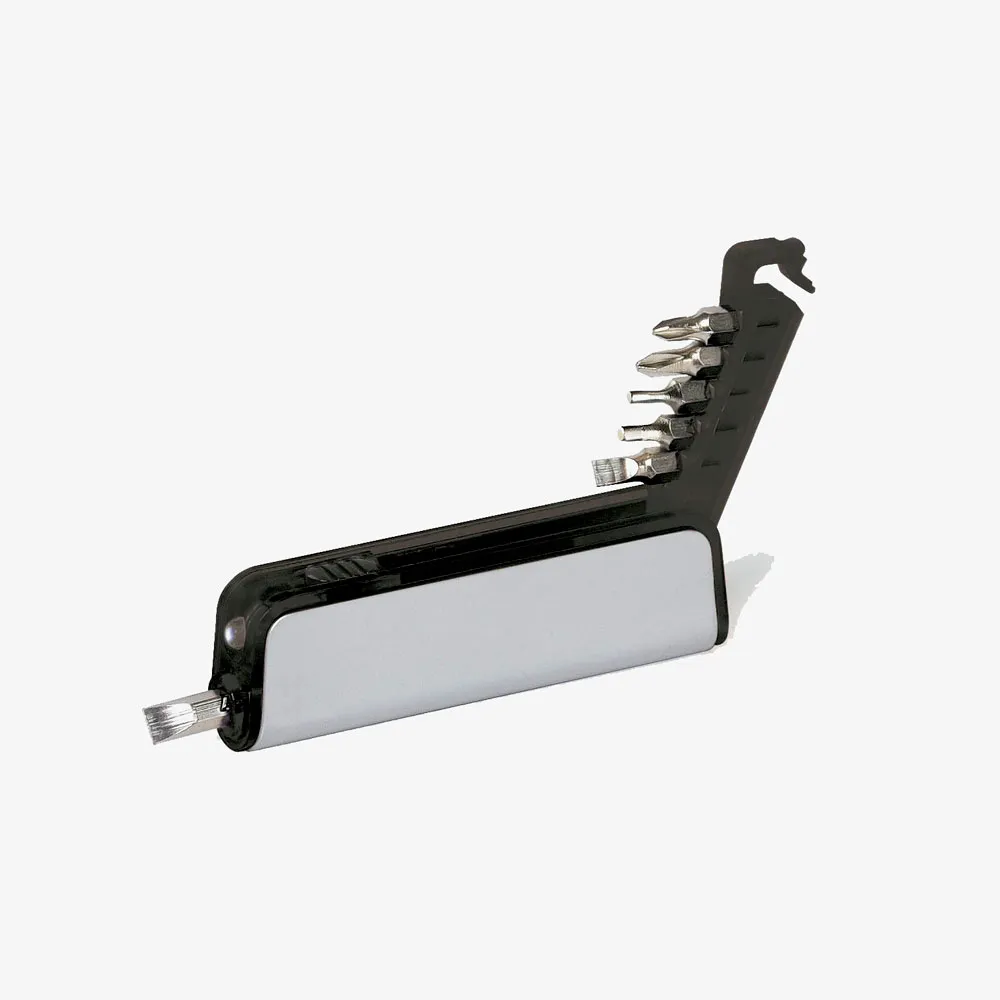 Conjunto de ferramenta em Polipropileno preto/prata. Possui duas chaves de fenda, duas chaves philips, duas chaves allen em tamanhos variados e LED.
