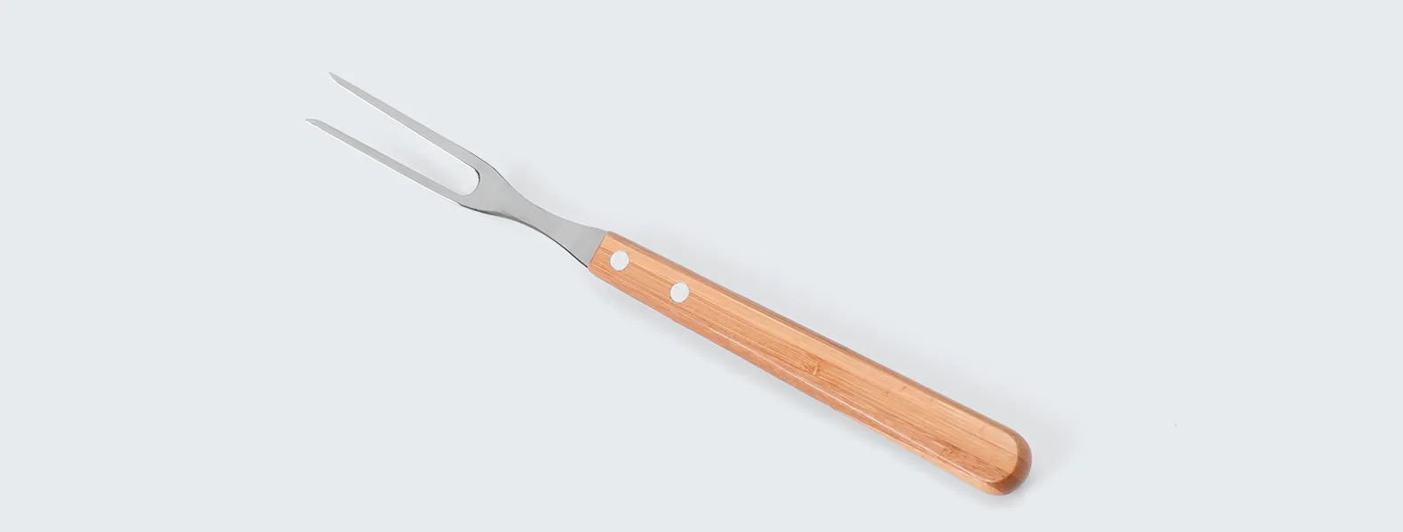 Conjunto de garfo e faca em bambu/inox. Acompanha faca 7'' e garfo trinchante em bambu/inox. Como cortesia, fazemos uma gravação na lâmina da faca com os cortes do boi.