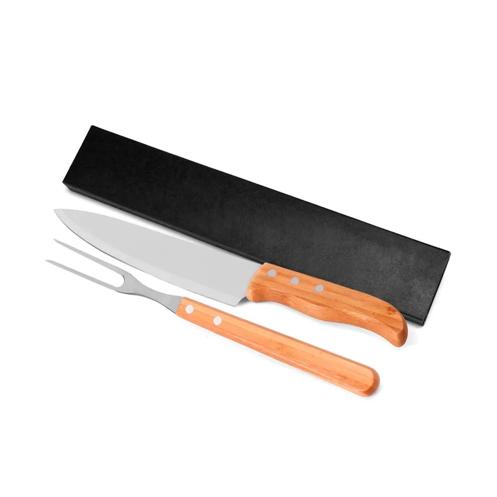 Conjunto de Faca em Bambu/Aço Inox; Acompanha faca 8'', garfo em Bambu/Inox e caixa para presente. Como cortesia, na faca 8 fazemos uma gravação com os cortes do boi.