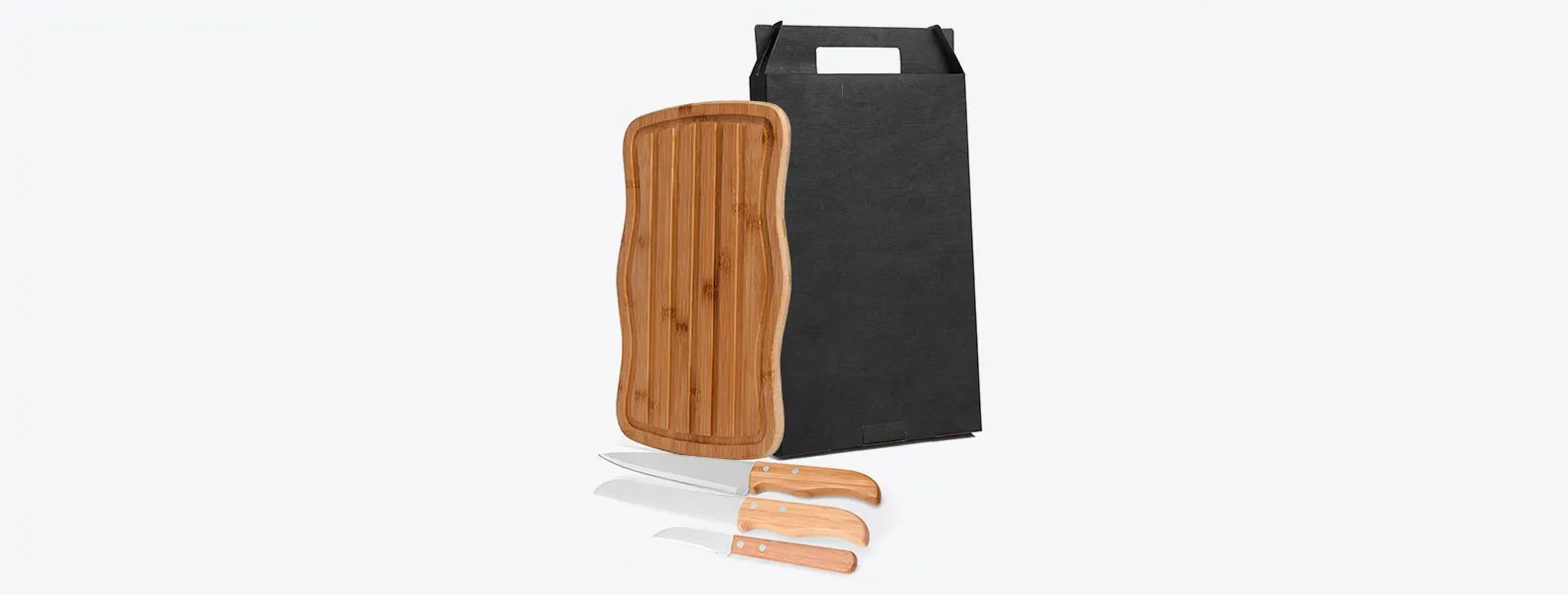 Kit para petisco e cozinha com tábua em bambu. Kit composto por faca 7, faca para pão e faca para legumes 3 em Metal/Bambu. Tábua confeccionada com tripla camada invertida, para dar maior durabilidade. Produto 2 em 1, de um lado da tábua é especifica para cortar pães, do outro é ideal para Queijos e Petiscos.