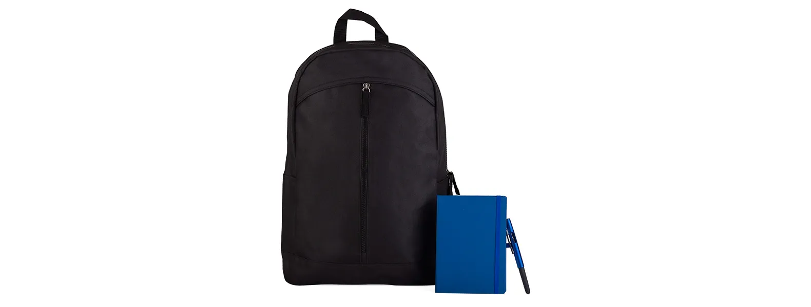 Mochila preta confeccionada em Polyester 600D; caderno para anotações azul com capa dura com pauta e caneta esferográfica em ABS azul