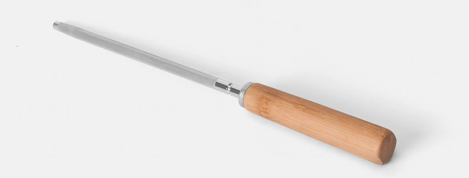 Conjunto para churrasco em Bambu/Inox. Acompanha tábua em bambu com sulco, faca 8'', garfo e chaira em Bambu/Inox. Como cortesia, na faca 8 fazemos uma gravação com os cortes do boi.
