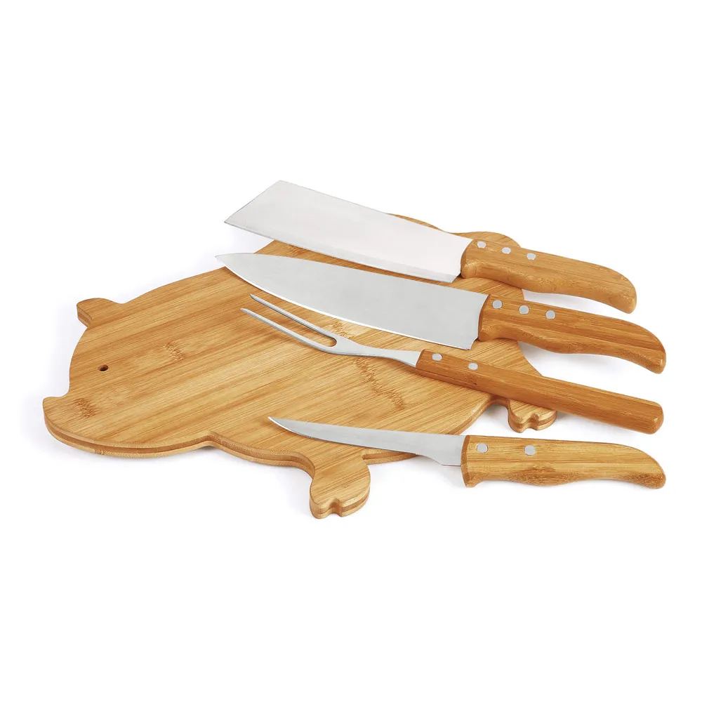 Conjunto para Cozinha em Bambu/Aço Inox. Acompanha tábua em formato de porco, faca 8, garfo trinchante, faca 5 e cutelo em Bambu/Inox.