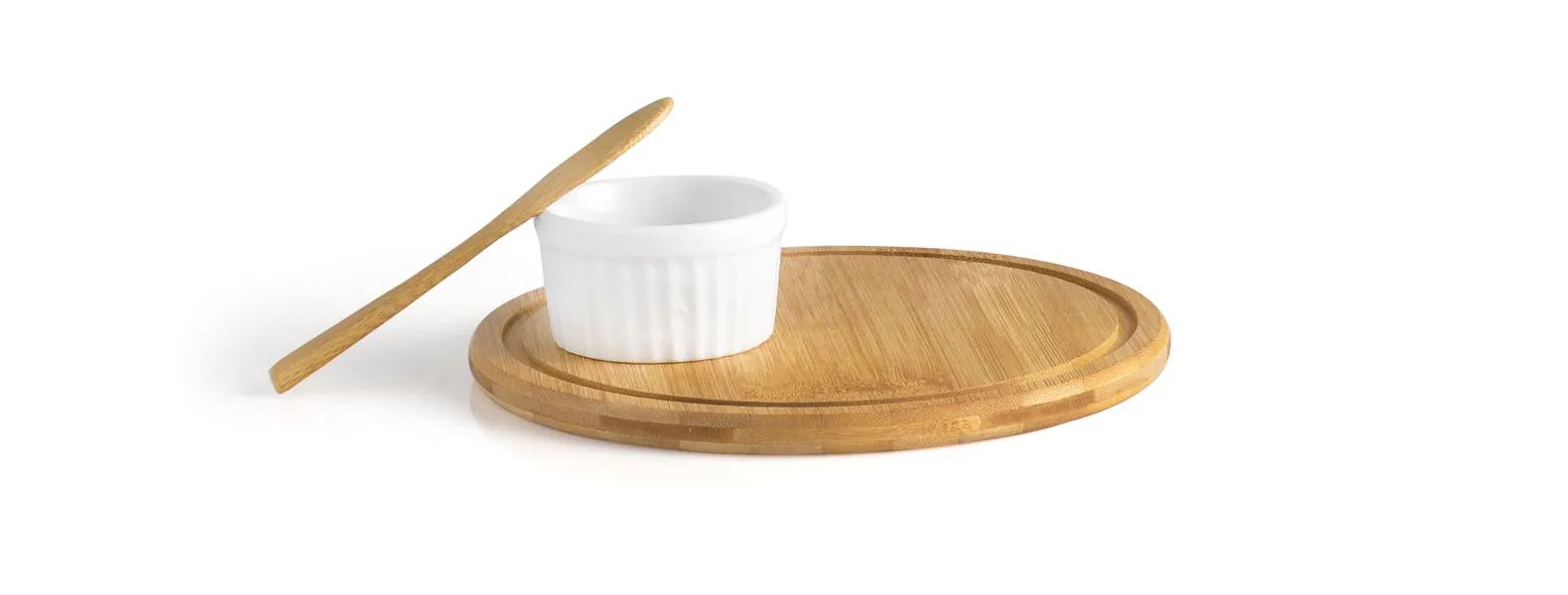 Conjunto para petiscos em bambu. Acompanha tábua e espátula em bambu, conta também com ramekin em porcelana.