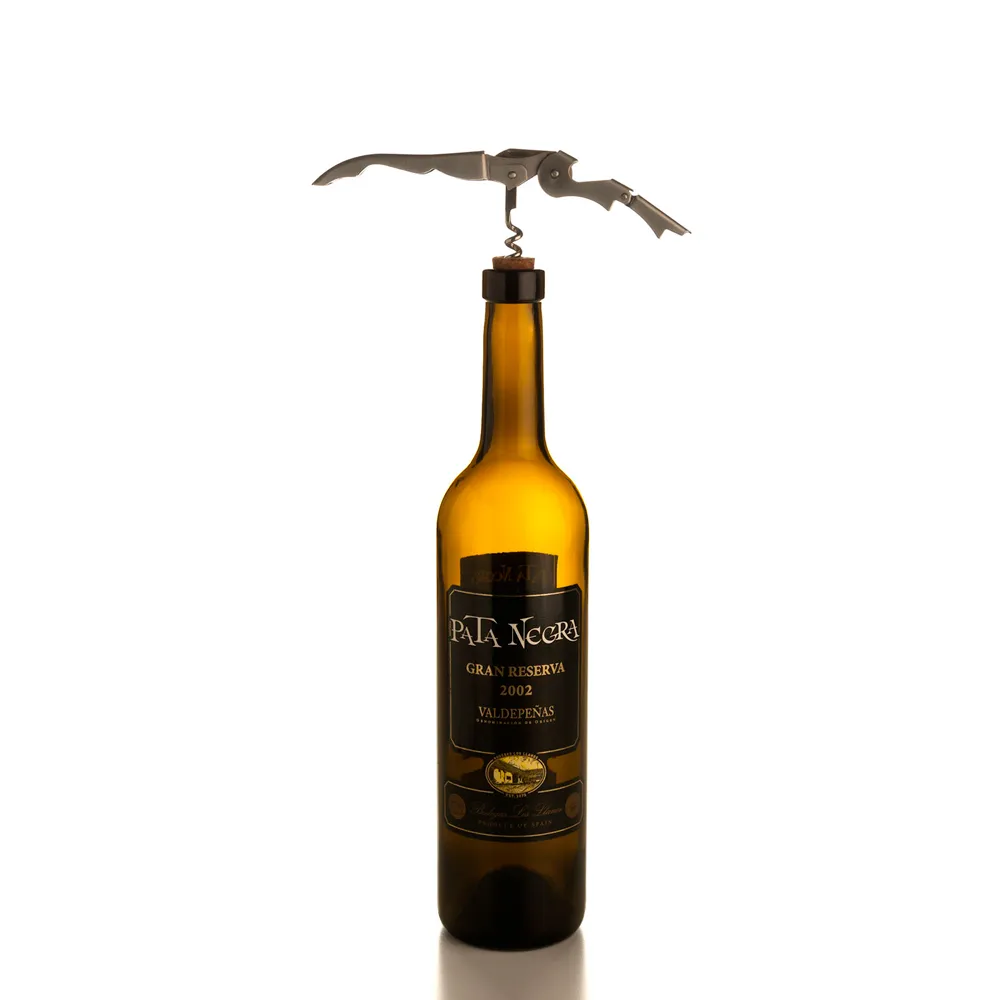 Acessórios para vinho em Metal com estojo em Bambu. Conta com espaço para a garrafa, tampão, termômetro, anel corta-gotas e abridor saca-rolhas. (NÃO ACOMPANHA GARRAFA)