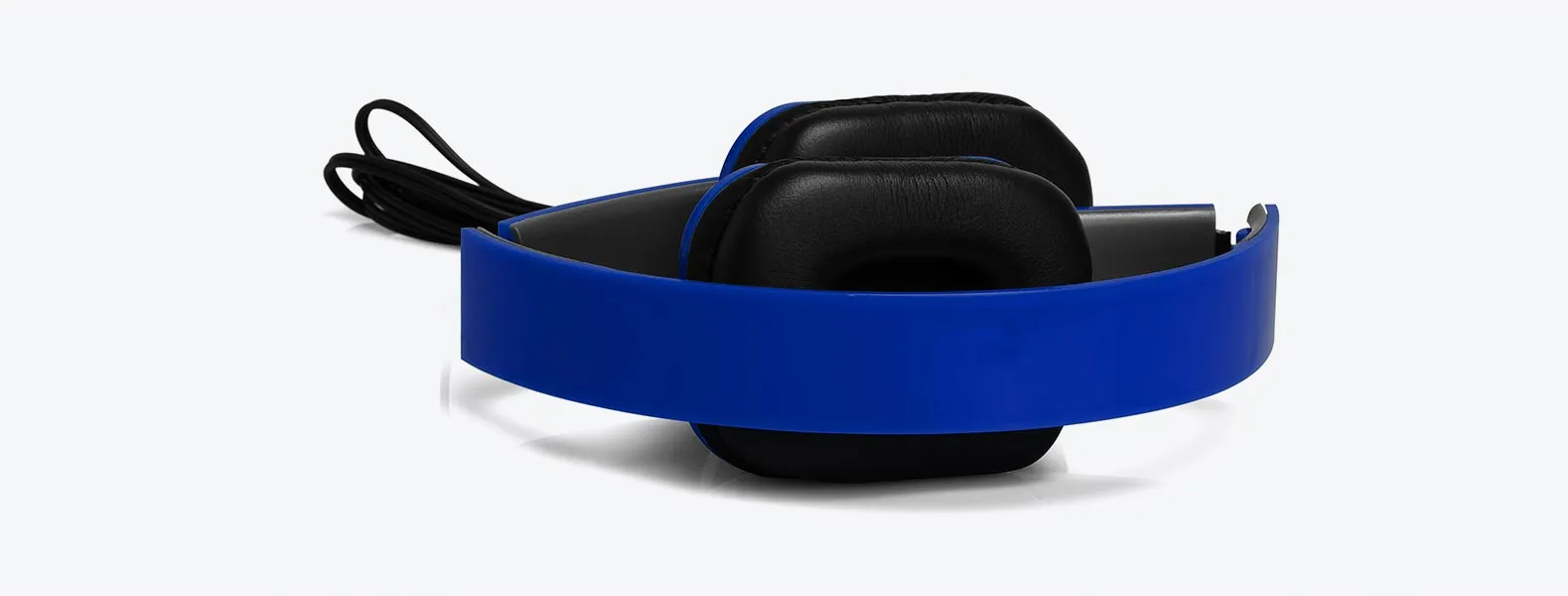 Fone de ouvido dobrável azul em ABS com ligação stereo de 3,5mm e cabo com 1,45m. Disponível nas cores branco, preto e azul.