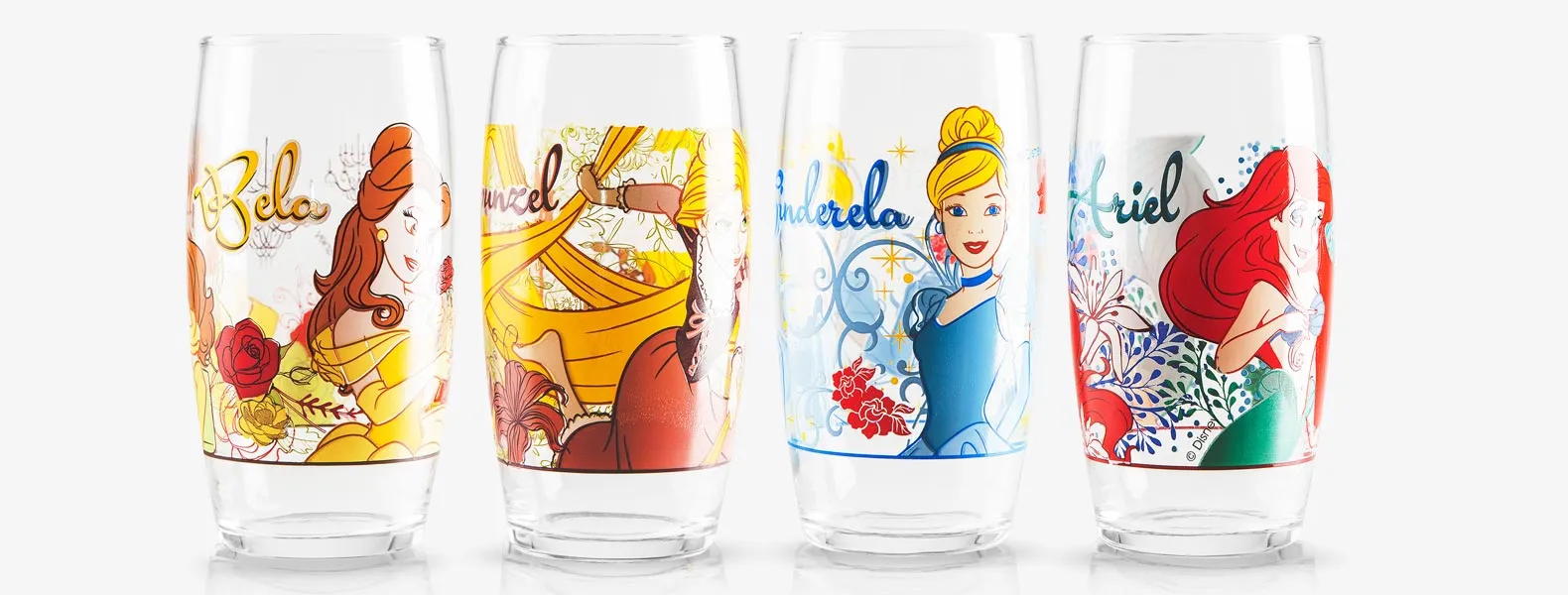 Jogo de copos; Conta com quatro copos Princesas Disney (Cinderela, Bela, Rapunzel e Ariel) em vidro.