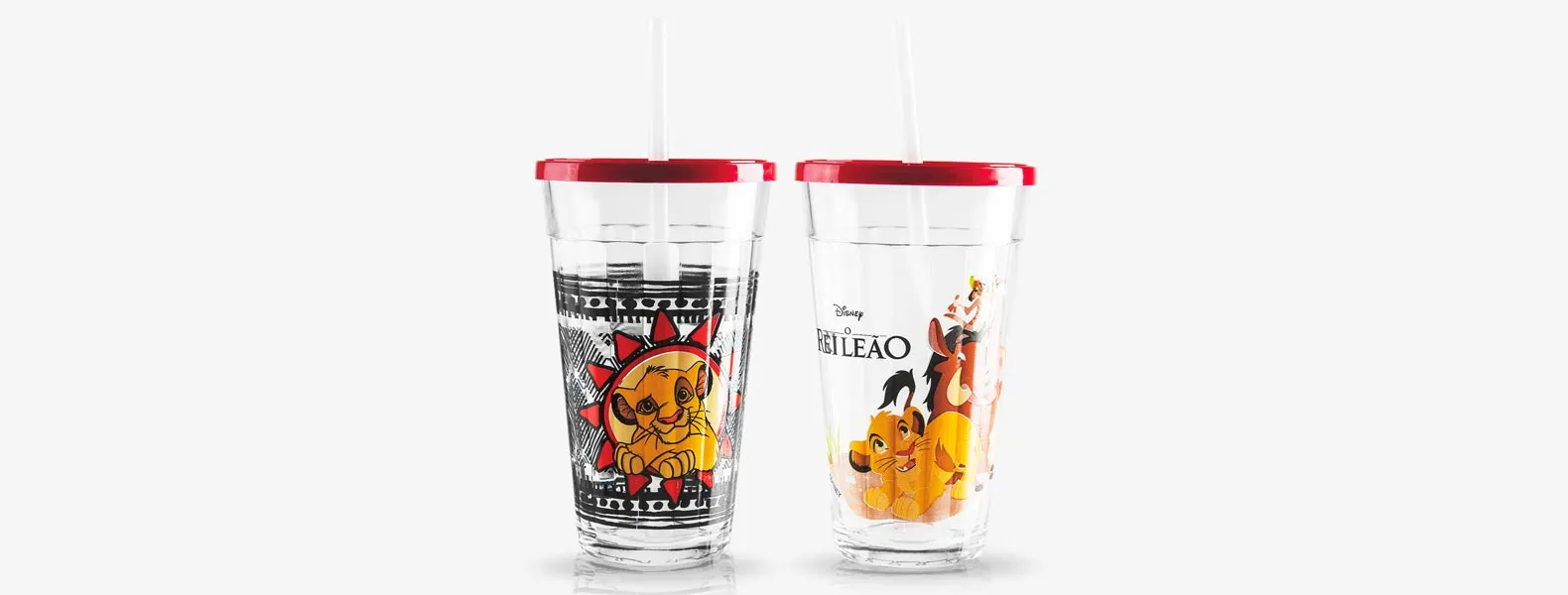 Jogo de copos personalizados contendo dois copos do Rei Leão em vidro.