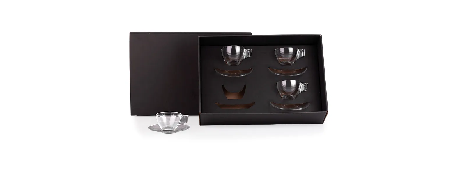 Jogo de xícaras. Kit para café contendo quatro xícaras com pires em vidro. Capacidade: 90 ml cada xícara.