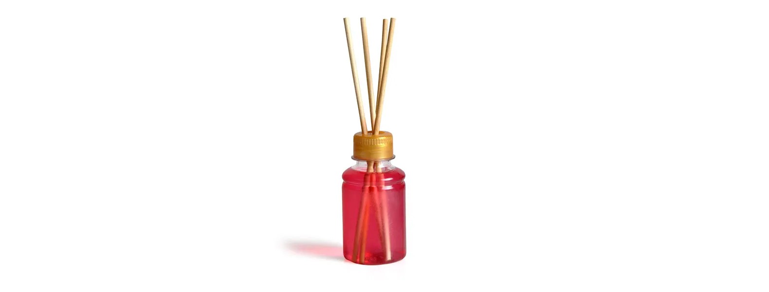 Kit bandeja, aromatizador e acessórios. Composto por bandeja oval em bambu; garrafa transparente em PET; porta-retrato em alumínio; aromatizador de ambiente com fragrância de cereja e avelã.
