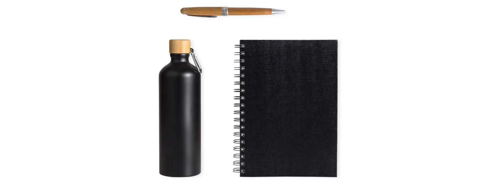 Conta com garrafa, caderno para anotações wire-o preto com capa dura e caneta confeccionada em bambu ecológico.