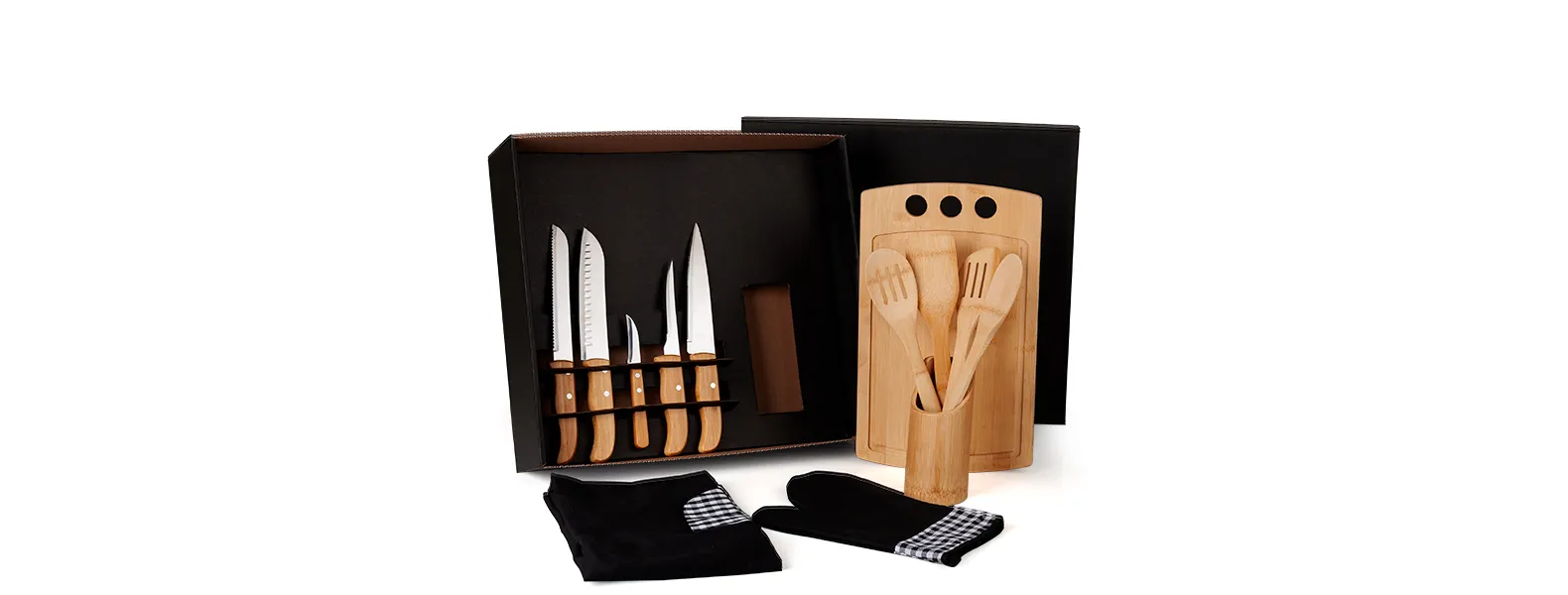 Conta com tábua, quatro utensílios e porta utensílios em bambu; faca 8, faca para pão, faca para desossar e faca para legumes em Bambu/Inox; Luva e avental em Brim.