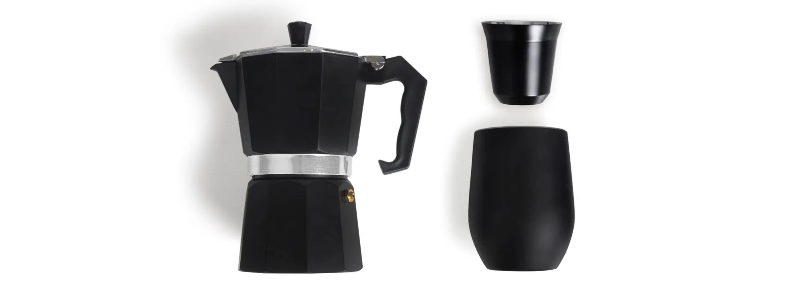 Kit para café. Conta com cafeteira prensa francesa e dois copos para café em aço inox preto, um de 80ml e outro de 340ml com tampa.