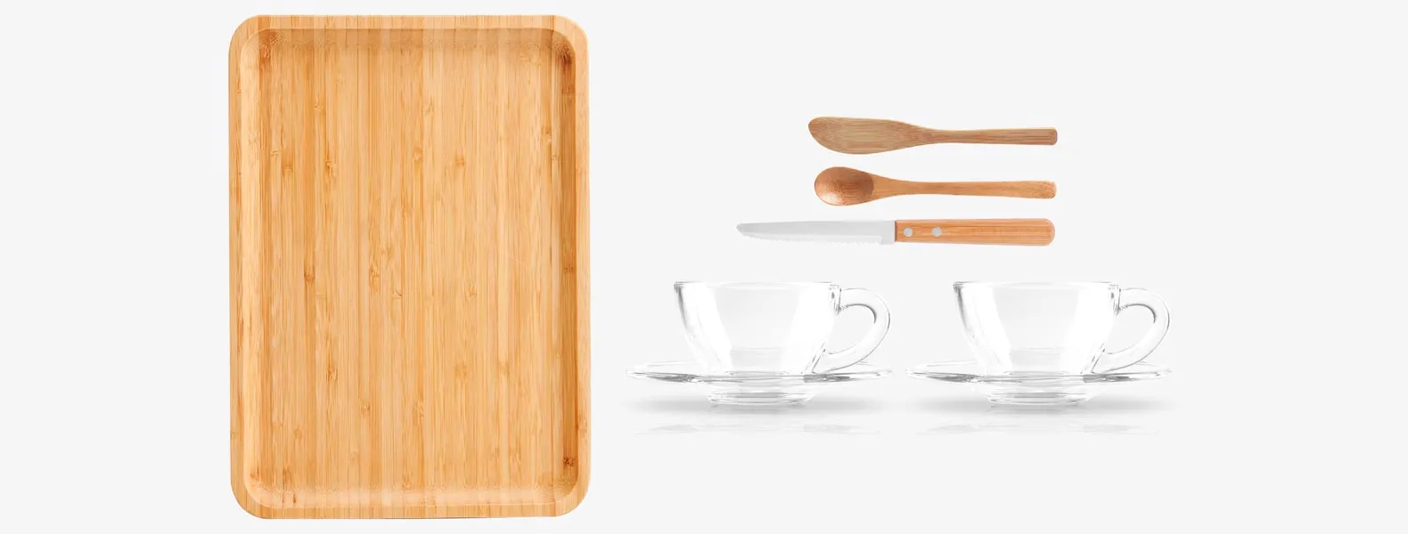 Kit para cafézinho/chá. Conta com bandeja, espátula, duas colheres em bambu e duas xícaras com pires em vidro.