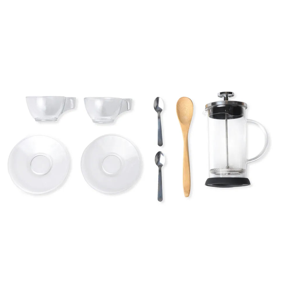 Cafeteira prensa francesa em vidro, duas xícaras com pires em vidro, duas colheres em inox e uma colher em bambu de 18 cm.