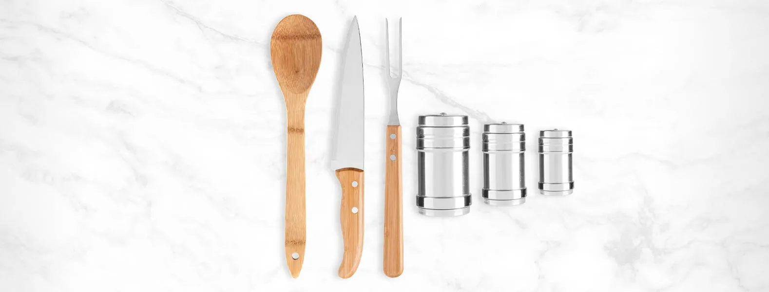 Kit para cozinha e tempero com faca 7 e garfo em inox/bambu; 3 potes de tempero em Inox e colher em Bambu.