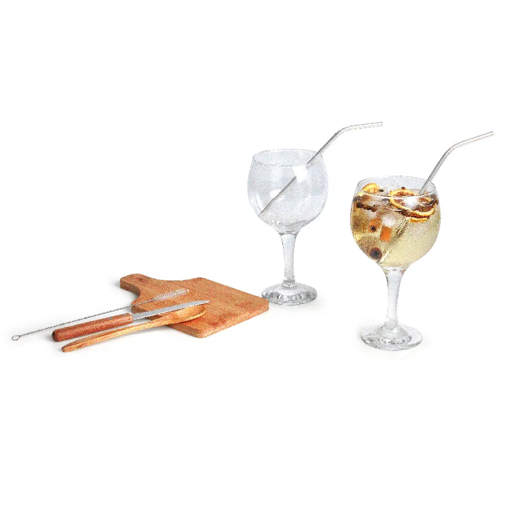 Kit completo para gin tônica com duas taças pra gin em vidro, dois canudos, limpador em Inox, tábua, colher em bambu e faca em inox/bambu.