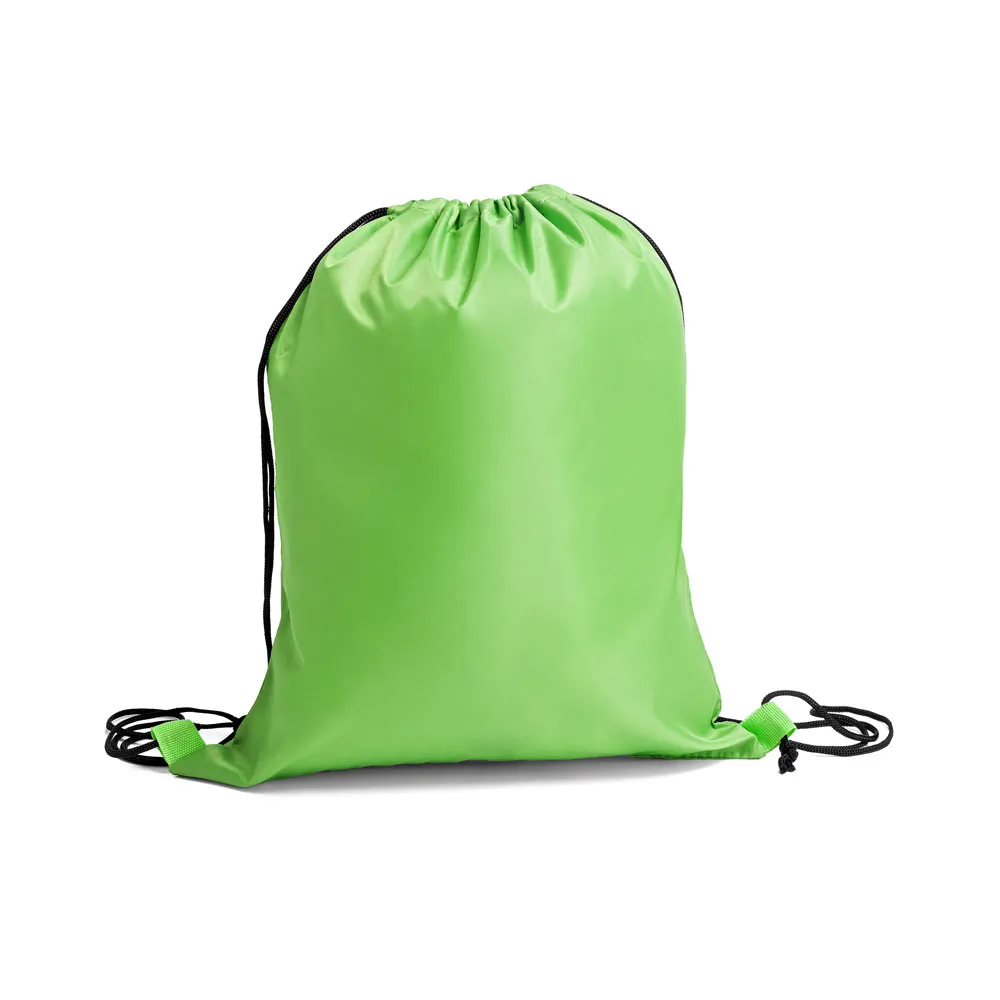 Mochila sacola em Nylon 420 verde. Conta com alças para as costas tipo cordão.
