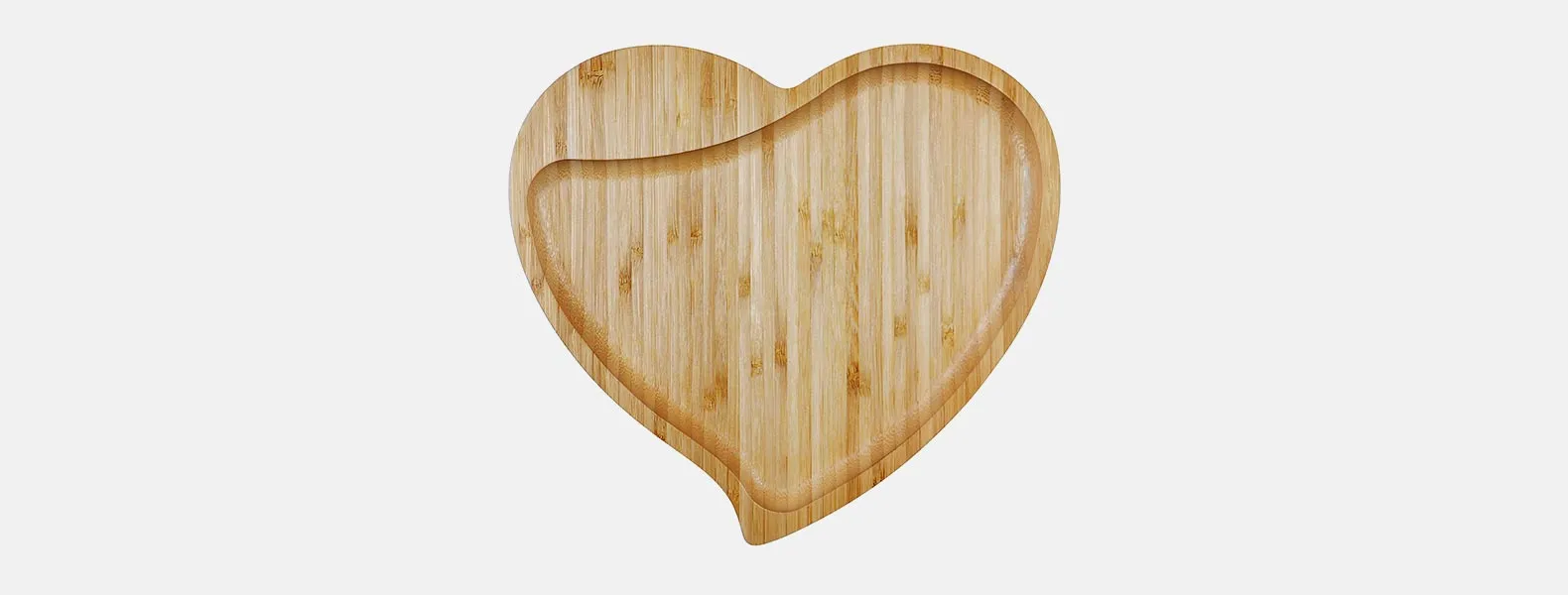 Petisqueira em bambu com formato de coração.
