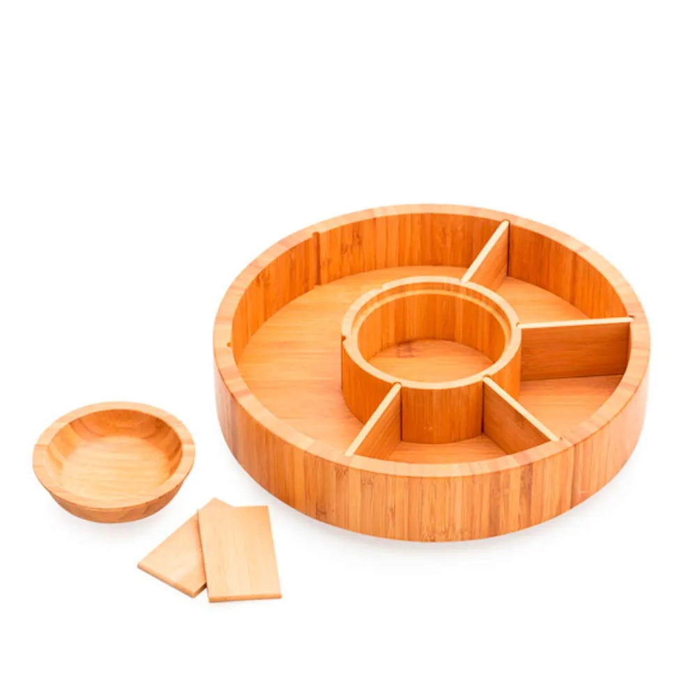 Petisqueira giratória em bambu. Conta com seis divisórias, com placas removíveis, e um bowl para molhos e patês.