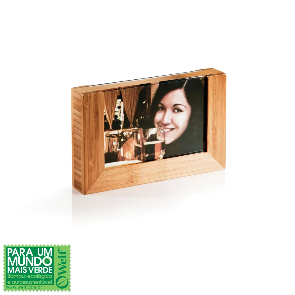 Porta retrato duplo em Bambu/Vidro. Área útil para foto: 15x10cm Dimensões: 18,5x11,5x3,3cm