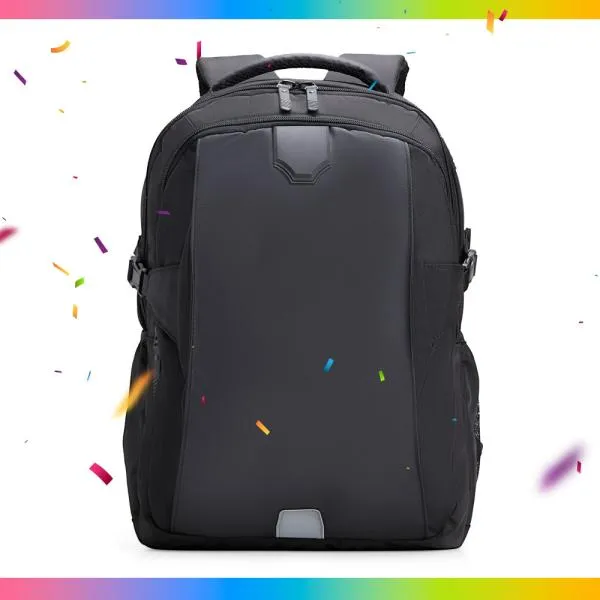 Mochila preta em Polyester / PU. Conta com alças para as costas com faixa refletiva e bolso, alça para as mãos, alça para pendurar e alça carona para mala. Na parte externa conta com saída para fio, faixa refletiva, borrachão, dois fechos laterais, dois bolsos laterais com tela, bolso frontal e dois bolsos na parte superior com fechamento em zíper. Na parte interna do primeiro bolso, conta com 4 compartimentos. No bolso principal, conta com compartimento aveludado para notebook e mais um compartimento.