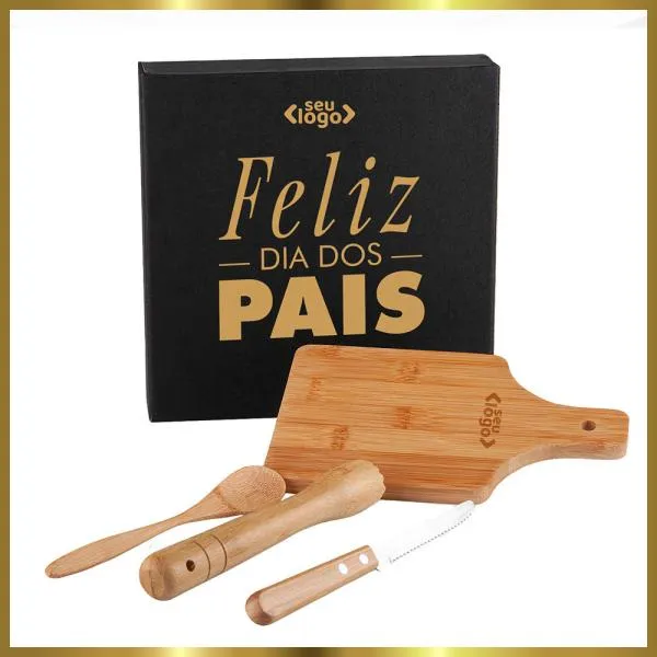 Kit Caipirinha composto por faca 4 para frutas em Madeira/Inox; tábua, pilão e colher de 18cm em Bambu. Utilizamos o bambu, por ser uma matéria prima ecológica, autossustentável e com alta resistência.