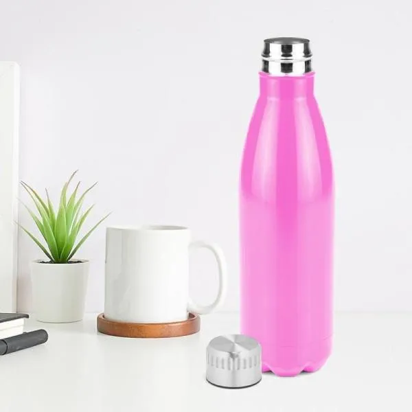 Garrafa em Aço Inox com tampa. Conta com pintura em rosa. Capacidade: 750ml