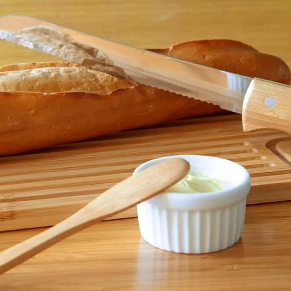 Tábua migalheira em bambu com faca para pão 7 polegadas. Tábua com dupla camada.