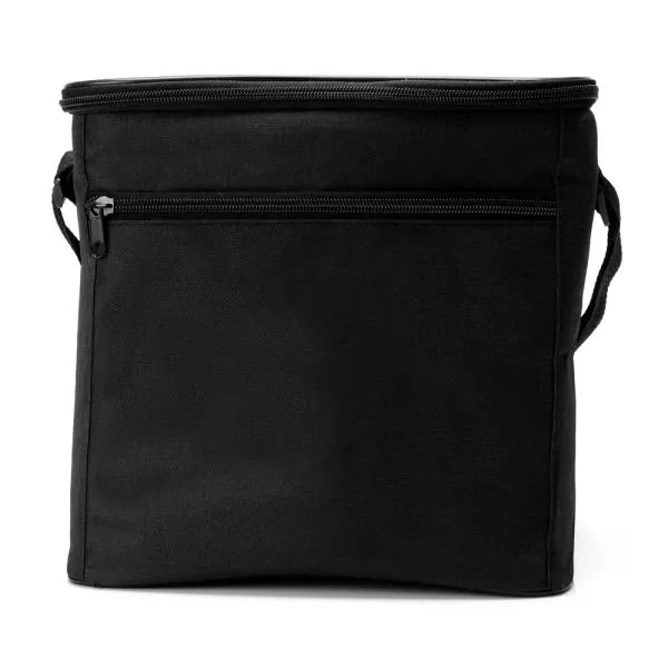 Bolsa Térmica preta em Polyester 600D, 300D e PEVA. Conta com alças de mão, tampa com zíper duplo cursor e bolso frontal com zíper. Tempo de Conservação aproximado: Frio 10 horas / Quente 3 horas.