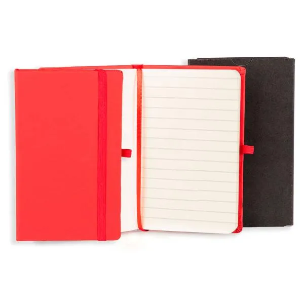 Caderno para anotações vermelho com capa dura. Conta com 80 folhas pautadas, marcador de página, porta caneta e elástico para fechamento. Gramatura da folha de 70 g/m2.