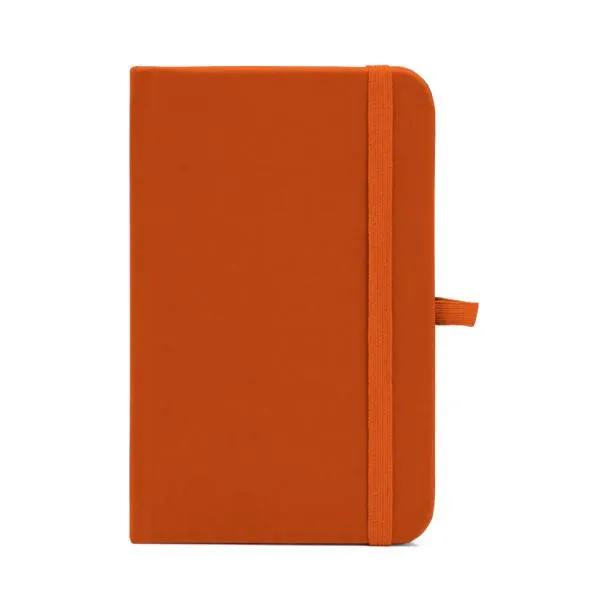 Caderno para anotações laranja com capa dura. Conta com 80 folhas pautadas, porta caneta e elástico para fechamento. Gramatura da folha de 70 g/m2 com 15x9 cm.