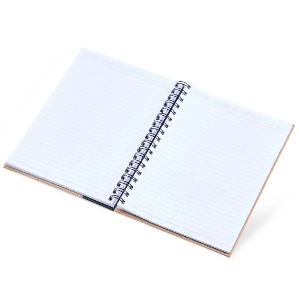 Caderno para anotações wire-o com capa dura. Conta com folha para dados pessoais, planejamento por mês, folhas pautadas, 10 páginas quadriculadas e folha para contatos. Gramatura da folha de 70 g/m2.