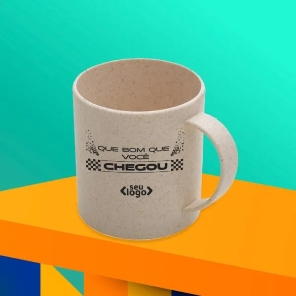 Caneca em Fibra de Bambu/PP. Conta alça para melhor uso. Capacidade: 350 ml