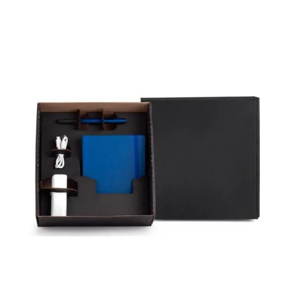 Kit composto por carregador portátil USB em plástico ABS para celular/smartphone/Tablet; caderno para anotações azul com capa dura e caneta esferográfica em ABS azul.