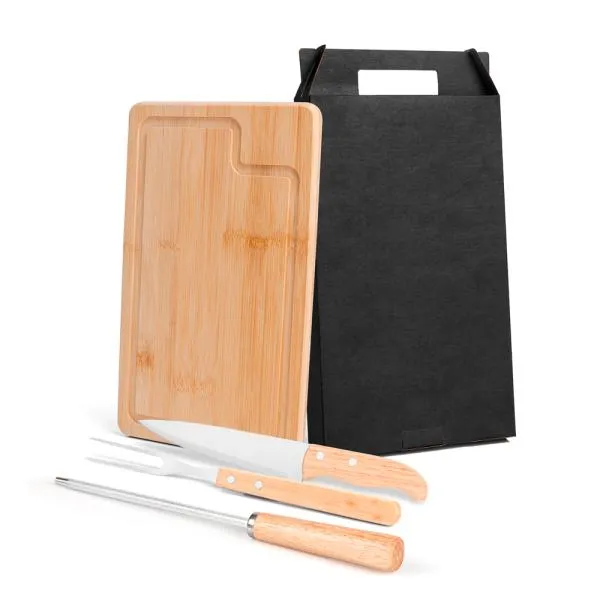 Kit para churrasco. Conta com tábua em bambu; Faca 7, garfo e chaira em Aço Inox/Madeira. Tábua confeccionada com tripla camada invertida, para dar maior durabilidade e não deformar com o passar do tempo. Como cortesia, na faca 7 fazemos uma gravação com os cortes do boi.