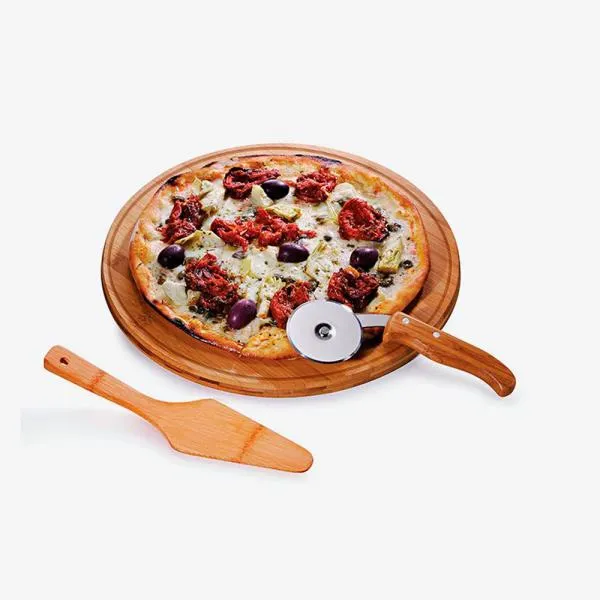 Cojunto para pizza. Acompanha tábua e espátula em bambu e cortador de pizza em Bambu/inox.