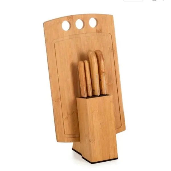 Conjunto para cozinha em bambu/inox; Acompanha tábua com 3 furos e cepo em bambu; Faca 7, faca para pão 7, faca para frutas 4 e faca para legumes 3.