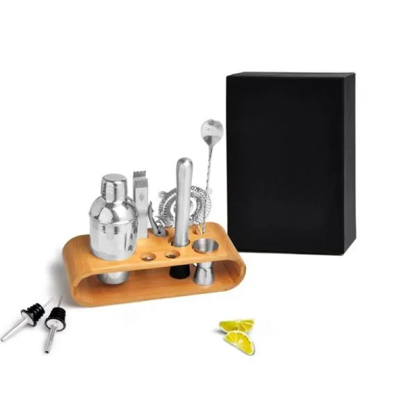 Kit com nove acessórios úteis para bar em aço inox, sendo um abridor saca rolhas; coqueteleira em aço inox com 350 ml; uma colher de mistura; dois dosares; coador; dois bicos dosadores; pegador para gelo; socador e base em bambu.