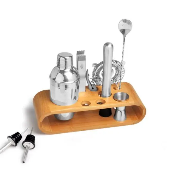 Kit com nove acessórios úteis para bar em aço inox, sendo um abridor saca rolhas; coqueteleira em aço inox com 350 ml; uma colher de mistura; dois dosares; coador; dois bicos dosadores; pegador para gelo; socador e base em bambu.