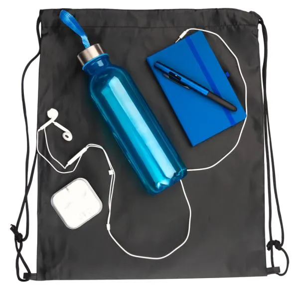 Kit boas vindas. Conta com mochila em nylon 420, garrafa pet, fone de ouvido, caderno sem pauta e caneta esferográfica com tampa e ponta touch.