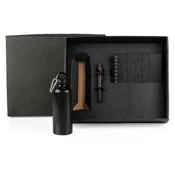 Kit composto por squeeze preto em alumínio revestido com verniz; caderno para anotações wire-o preto com capa dura revestida em percalux linho e caneta esferográfica em ABS preta.