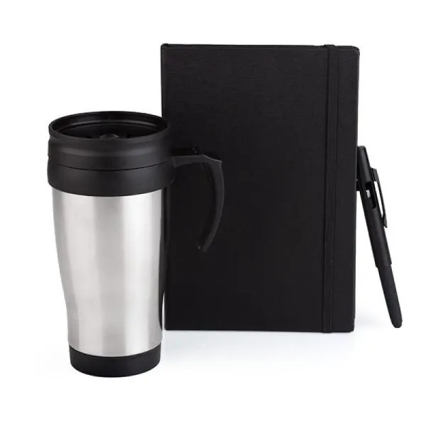 Kit composto por caneca em polipropileno preto revestida em aço inox escovado; caderno para anotações preto com capa dura e caneta esferográfica em ABS preta.