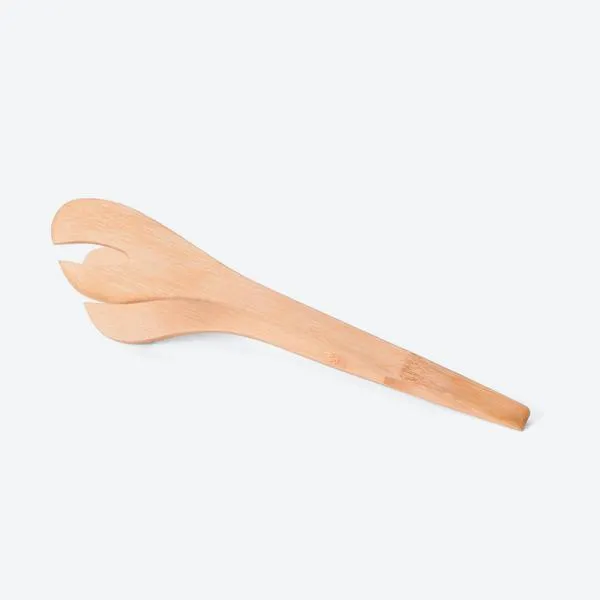 Composto por seis acessórios em Bambu para bar, sendo uma colher de 18cm, pegador de 22cm, socador/pilão e uma tábua retangular em tripla camada invertida de Bambu com um furo; faca 7” em Bambu/Inox e faca 4 em Madeira/Inox. Estão acomodados em uma caixa kraft com tampa pronta para presentear.